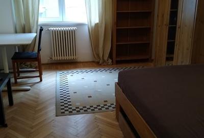 Garsonieră decomandată în Universitate