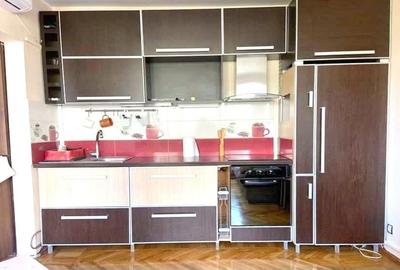 Apartament cu 3 camere semidecomandat în Baba Novac