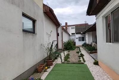Casă cu 4 camere cu Teren 320 Mp în Ultracentral