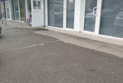 Spațiu comercial, de 86 mp, în Central - 3