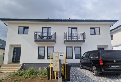 Casă cu 4 camere în Ipotești