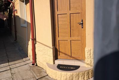 Casă cu 5 camere cu Teren 778 Mp în Palazu Mare - 1