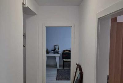 Apartament cu 3 camere semidecomandat în Tineretului - 1