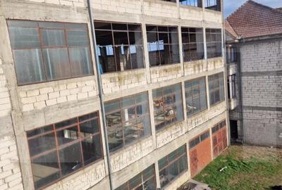 Spațiu industrial, de 6,802 mp, în Fabric