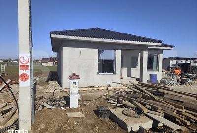 Casă cu 4 camere cu Teren 500 Mp în Iosia