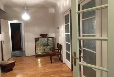 Apartament cu 6 camere decomandat în Central