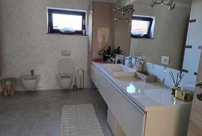 Casă cu 4 camere cu Teren 1000 Mp în Șendreni