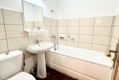Apartament cu 3 camere semidecomandat în Gării