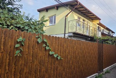 Casă cu 4 camere în Cantacuzino