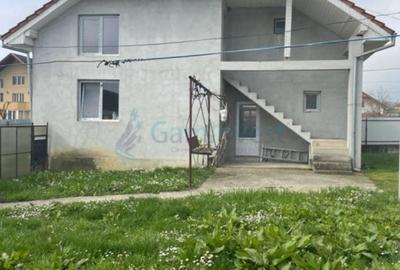 Casă cu 4 camere cu Teren 1000 Mp în Ceica - 4