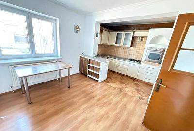 Casă cu 10 camere cu Teren 1200 Mp în Central - 2