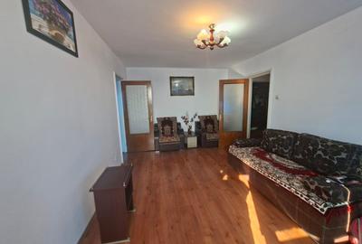 Apartament cu 2 camere semidecomandat în Colentina