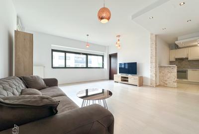 Apartament cu 3 camere semidecomandat, mobilat în Băneasa