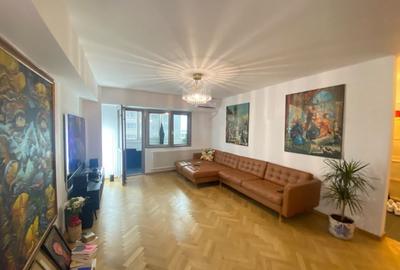 Apartament cu 3 camere semidecomandat, mobilat în Victoriei