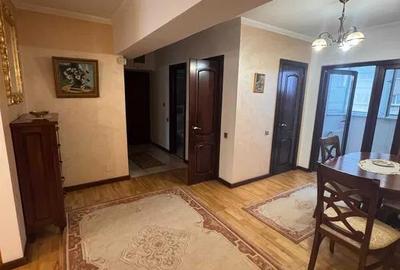 Apartament cu 4 camere decomandat, mobilat în Centru Civic