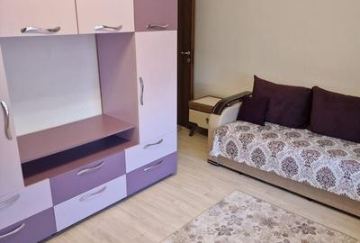 Apartament cu 3 camere decomandat în Km 5 - 13