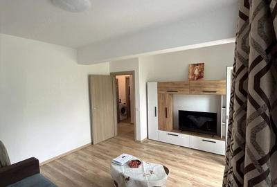 Apartament cu 2 camere decomandat în 1 Decembrie