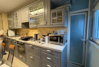 Apartament cu 4 camere decomandat, mobilat în Balada