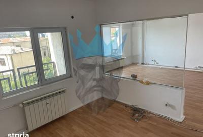 Apartament cu 3 camere în Decebal