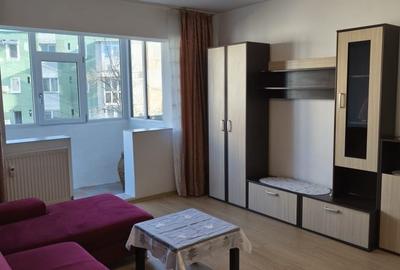 Apartament cu 2 camere semidecomandat în Craiovița Nouă