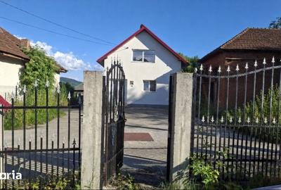 Casă cu 3 camere cu Teren 673 Mp în Corbi