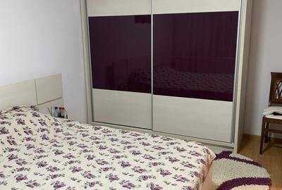 Apartament cu 3 camere semidecomandat în 13 Septembrie