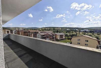 Apartament cu 3 camere semidecomandat în Florești