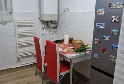 Apartament cu 3 camere decomandat în Petros - 1