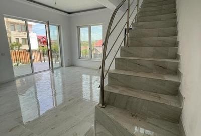 Duplex cu 3 camere cu Canalizare în Bucium - 3