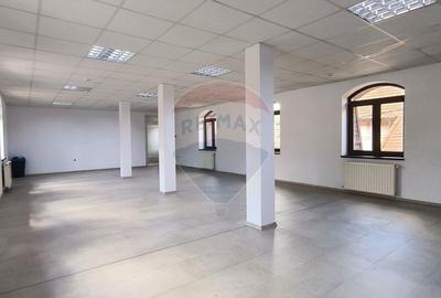 Spațiu comercial, de 190 mp, în Central - 13