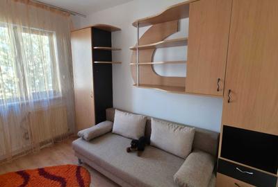 Apartament cu 3 camere semidecomandat în Central - 1