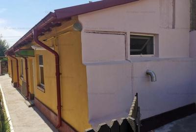 Casă cu 3 camere cu Canalizare în Central