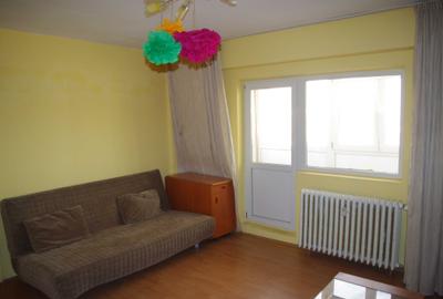 Apartament cu 3 camere decomandat în Văcăresti