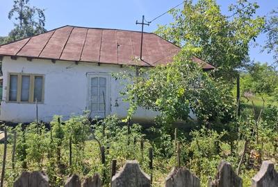 Casă cu 4 camere în Măgura