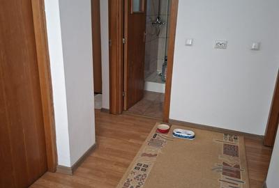 Casă cu 8 camere cu Teren 320 Mp în Militari