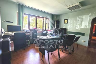 Apartament cu 3 camere semidecomandat în Aradului