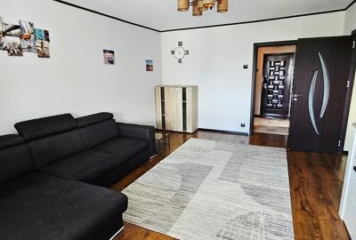 Apartament cu 2 camere decomandat, mobilat în Titan