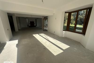 Casă cu 7 camere cu Teren 1095 Mp în Corbeanca