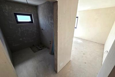 Casă cu 4 camere cu Canalizare în Dâmbul Rotund - 10