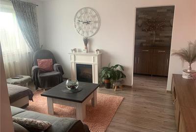Apartament cu 3 camere semidecomandat, mobilat în Astra