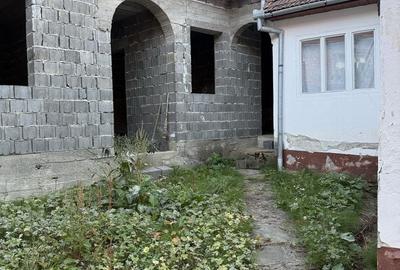 Casă cu 4 camere în Poiana Sibiului
