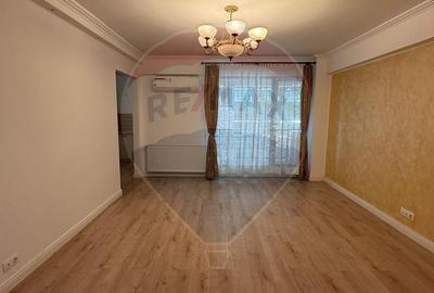 Apartament cu 3 camere decomandat în Aviației