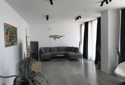 Casă cu 4 camere cu Canalizare în Central - 1