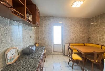 Apartament cu 3 camere decomandat în Tomis III