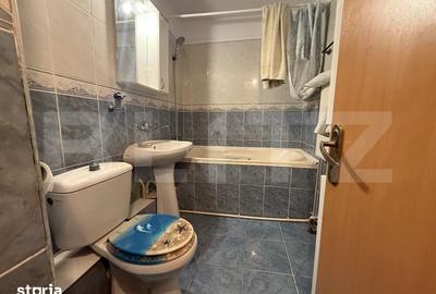 Apartament cu 3 camere decomandat, mobilat în Micro 6