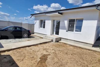 Casă cu 4 camere cu Teren 276 Mp în Lăpuș Argeș