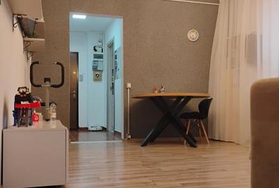Apartament cu 3 camere semidecomandat în Brâncoveanu