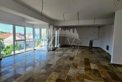 Apartament cu 4 camere decomandat în Faleza Nord