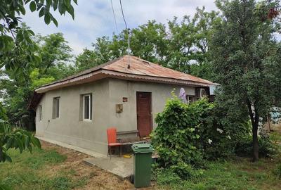 Casă cu 4 camere cu Teren 1625 Mp în Vărăști