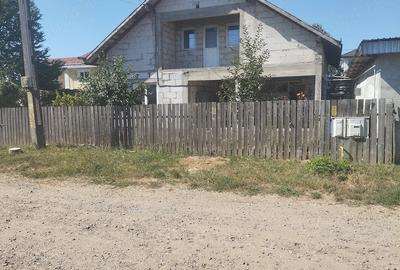 Casă cu Teren 600 Mp în Central